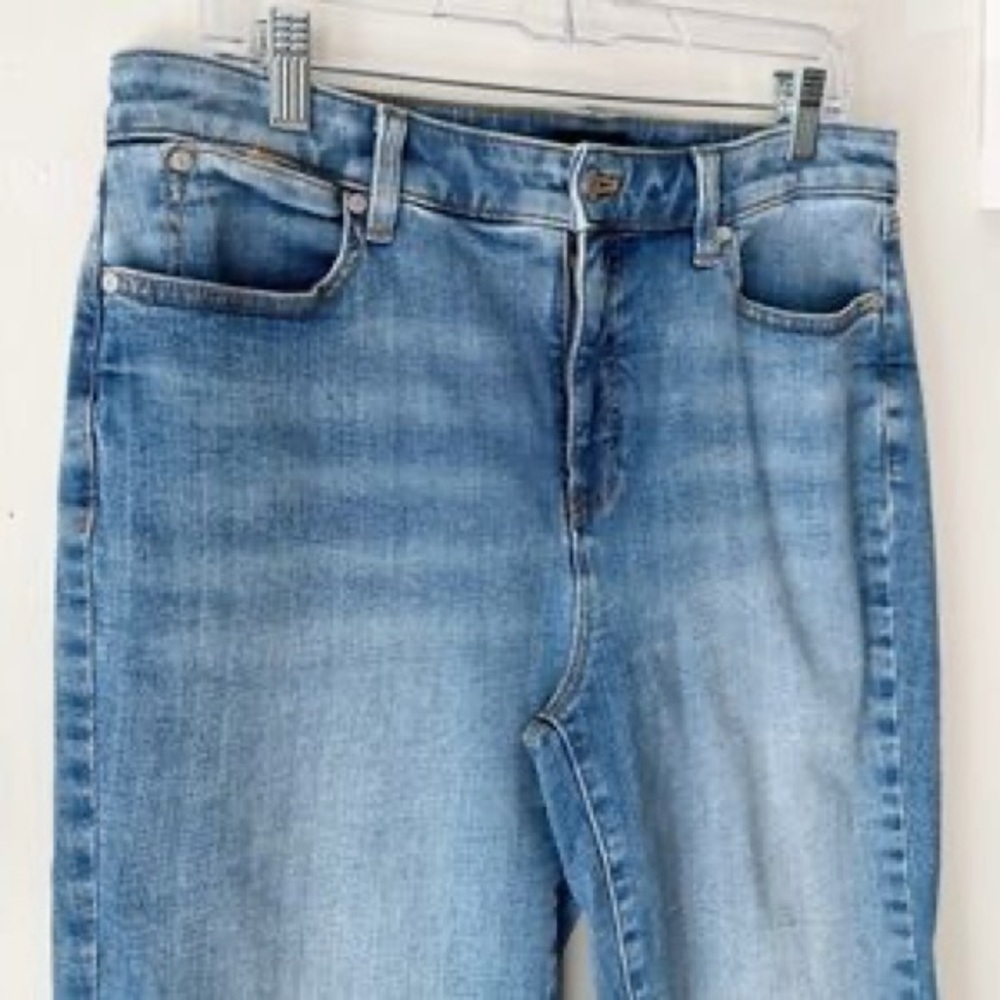 Talbots The Pedal Pusher Length Jeans High Rise Curvy Fit Blue Skye Wash Size 10 - Picture 4 of 14